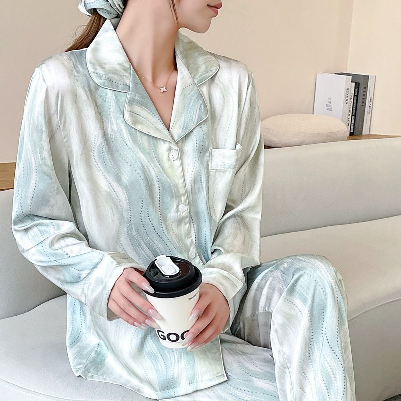 Women's Comfortable Fashion Loose Soft Light Soft Ice Silk Pajamas