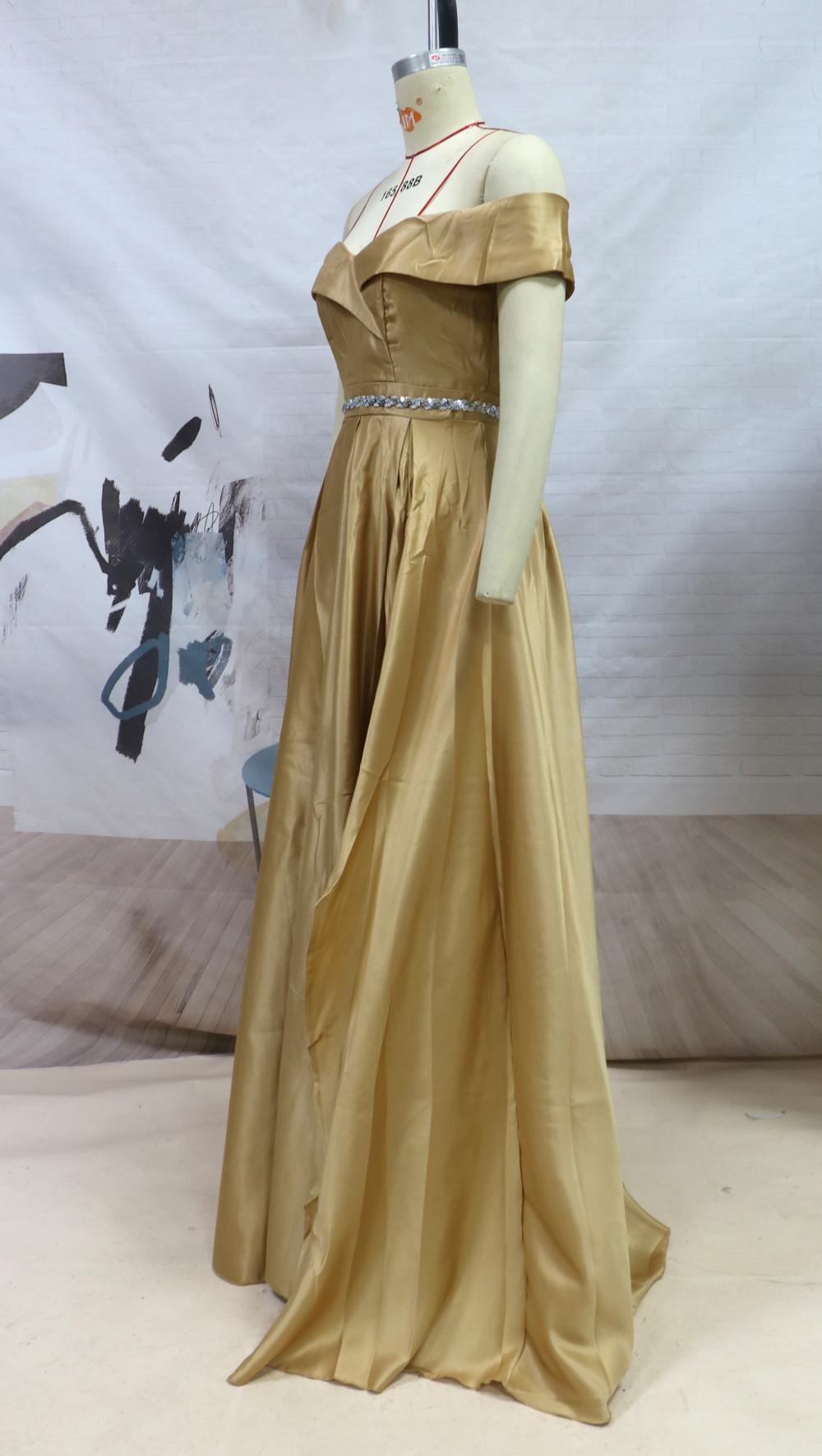 The Serenité Royale Gown