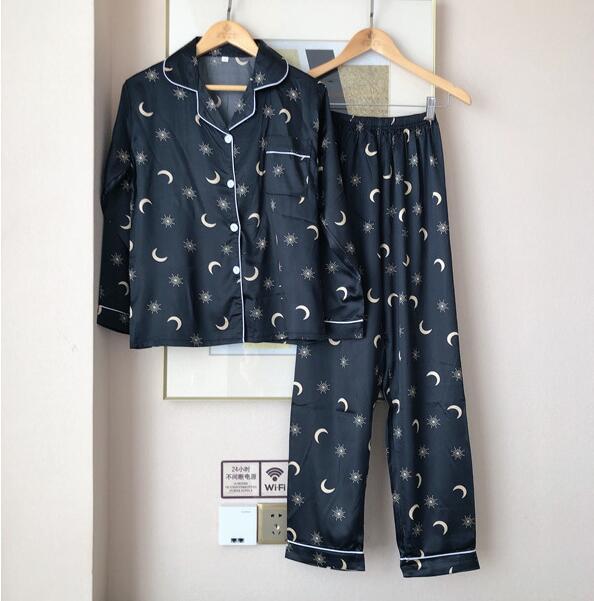 Women's Simulation Silk Long-sleeved Pajamas Suit