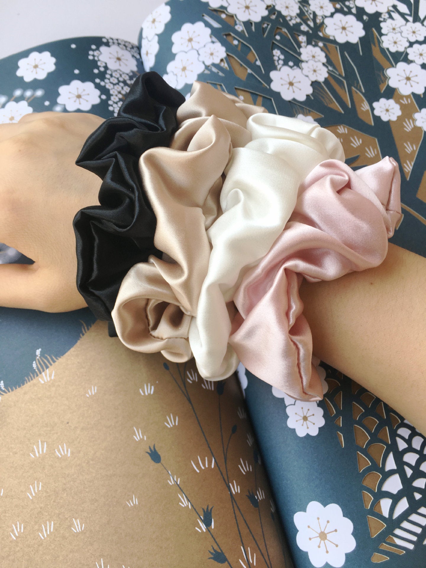 22 M Silk Medium Size 3cm Large Intestine Ring Silk Headdress Flower