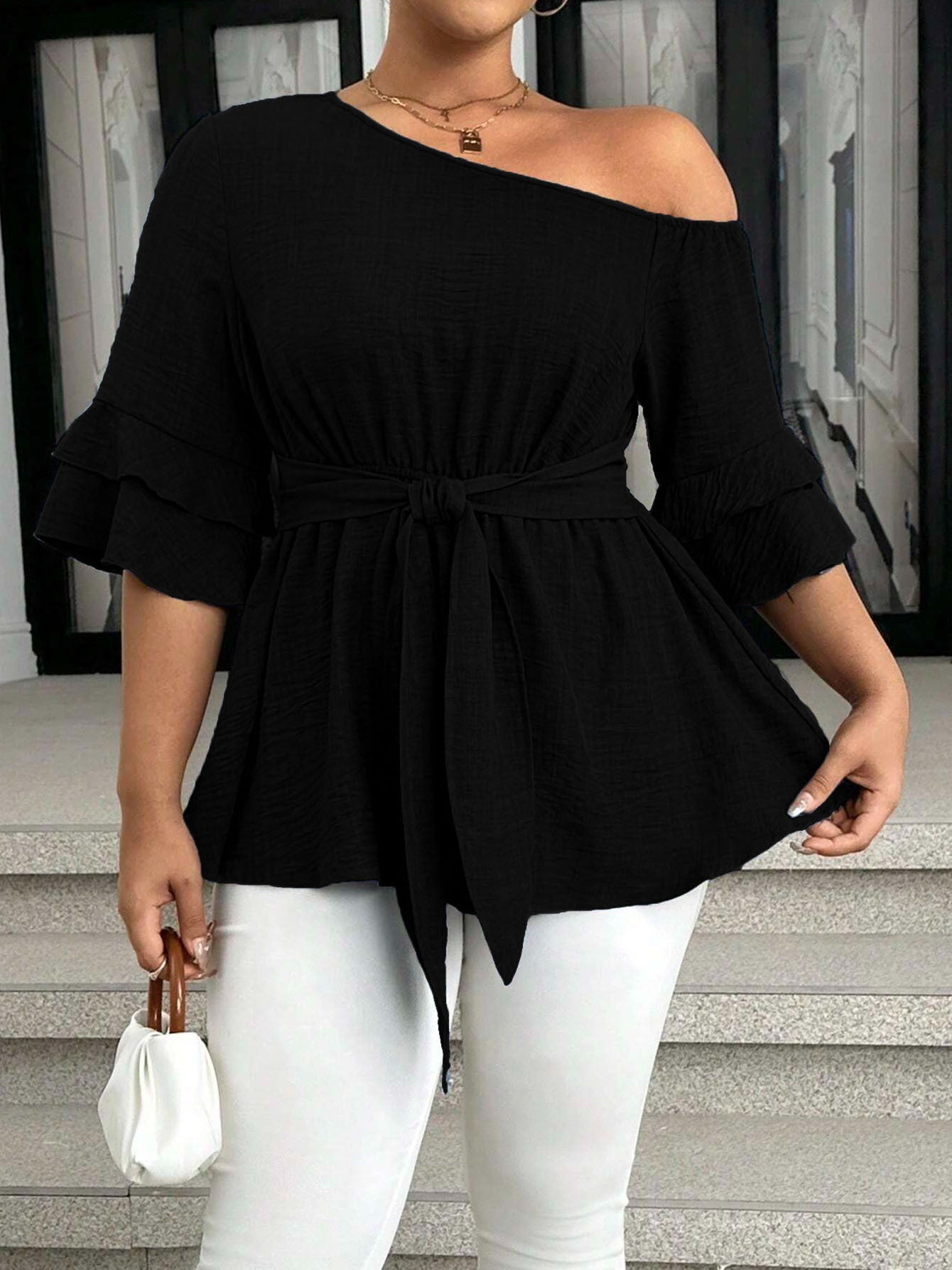 Curva Chic One-Shoulder Blouse