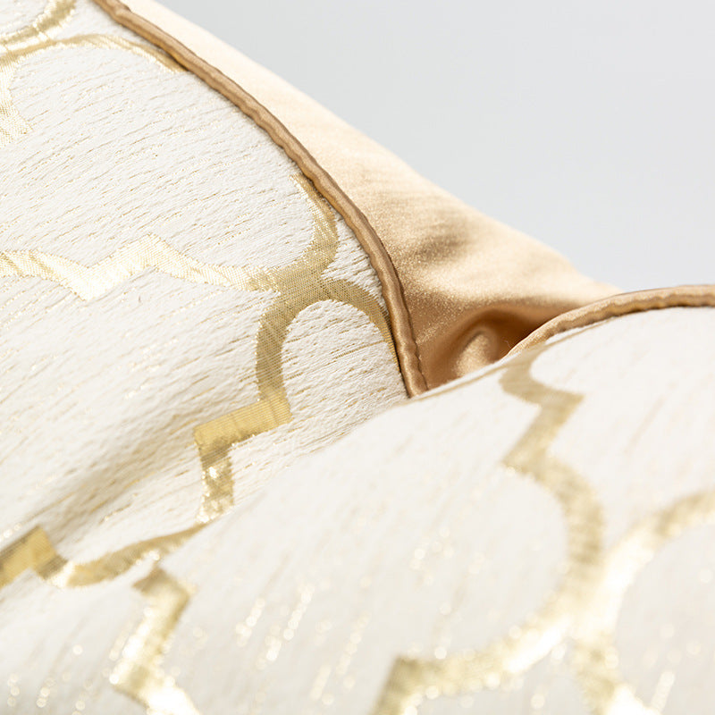 Diamond-shaped champagne gold pillowcase