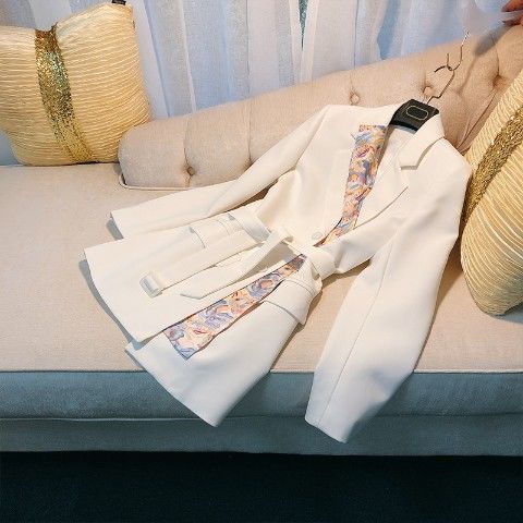 French Niche Design Silk Scarf Lapel White Feeling