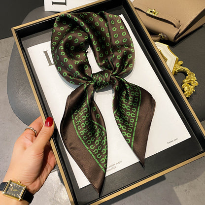 Women's Vintage Print Fashion Silk Square Scarf