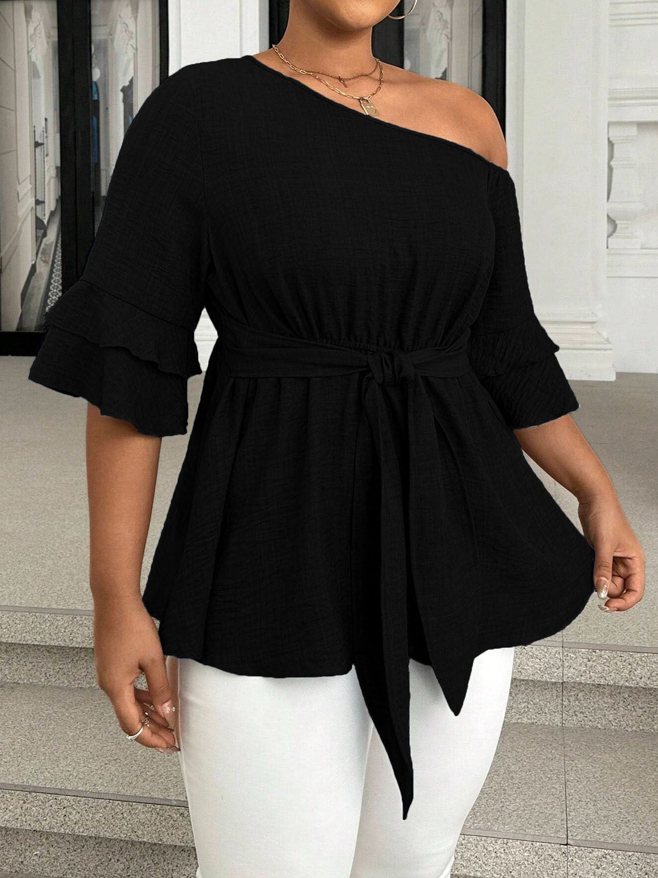 Curva Chic One-Shoulder Blouse