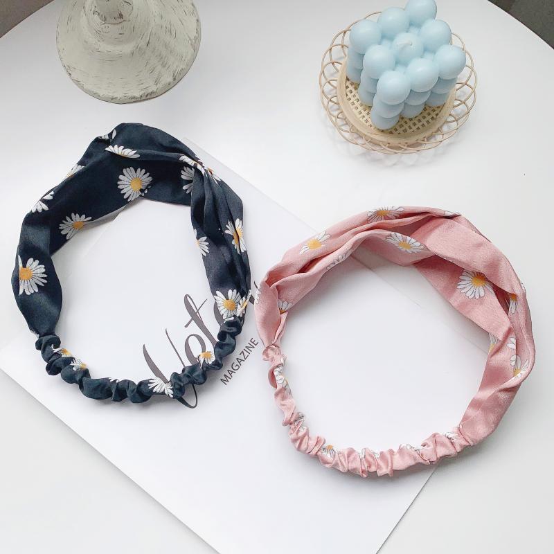 Small Daisy silk light hair hoop