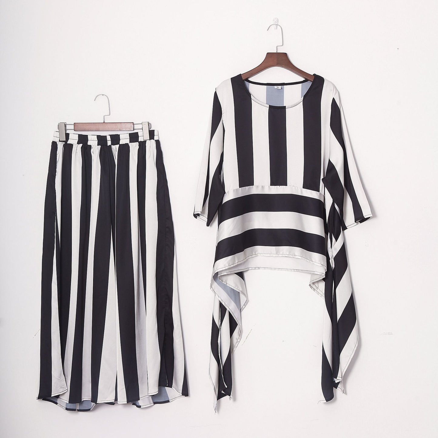 Black And White Striped Silk And Satin Printed Thin And Large Two-piece Suit