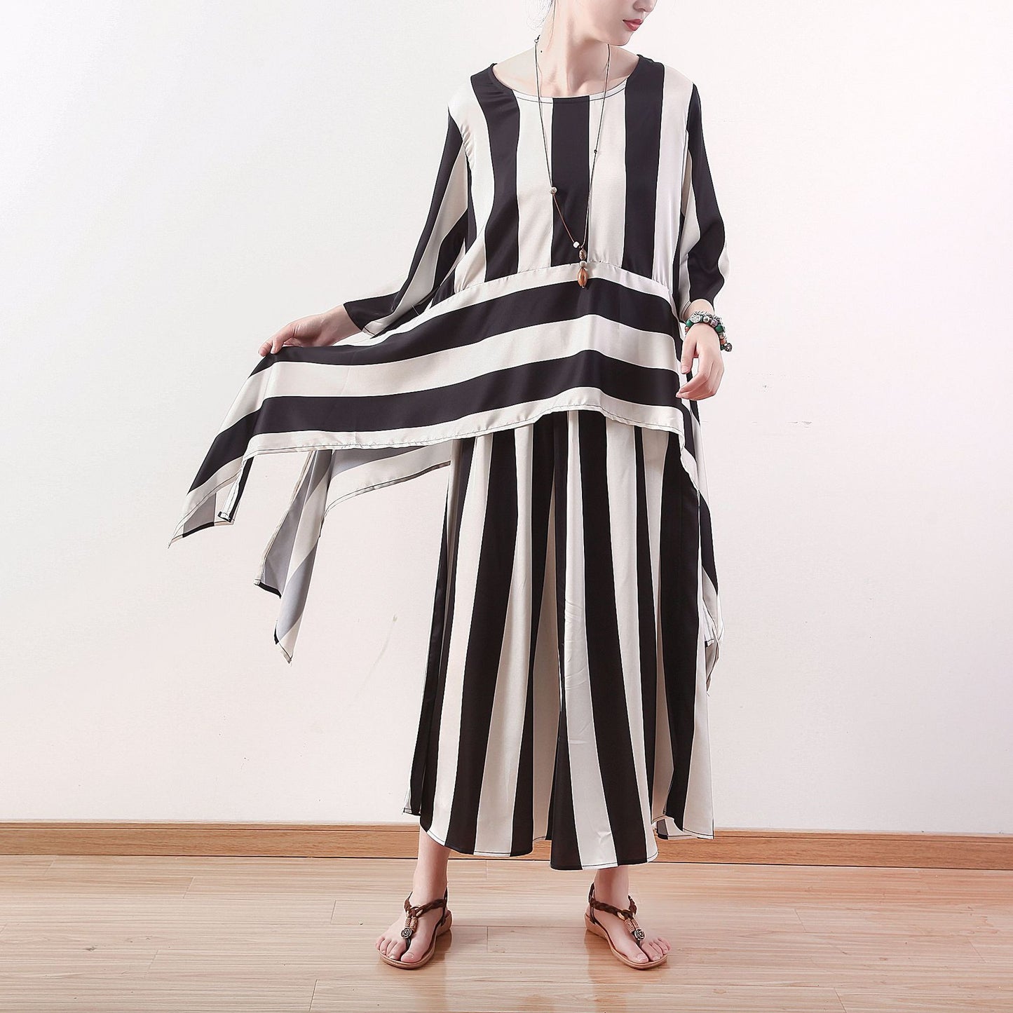 Black And White Striped Silk And Satin Printed Thin And Large Two-piece Suit