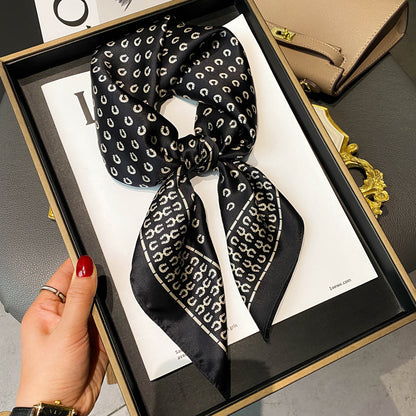 Women's Vintage Print Fashion Silk Square Scarf