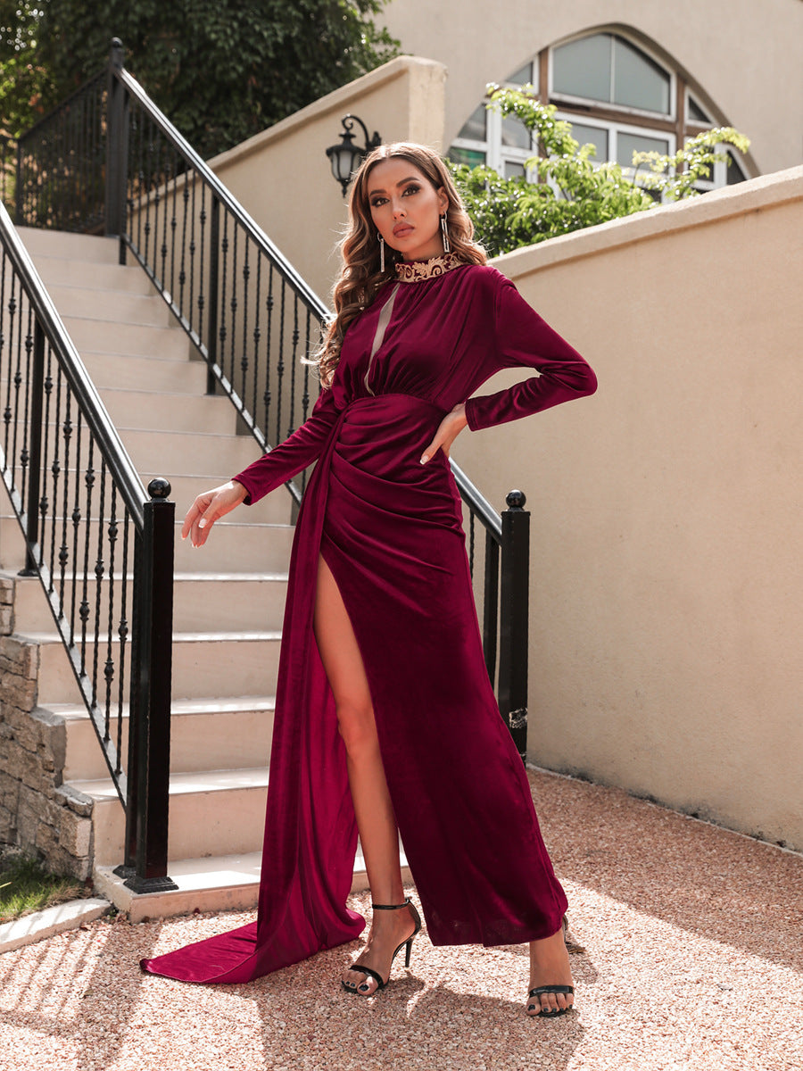 Seoul Seduction – Luxe Velvet High Neck Gown